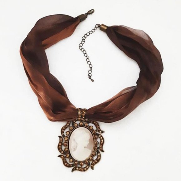BROWN Satin Cameo Crystal Brass Pendant-Necklace - Picture 3 of 7